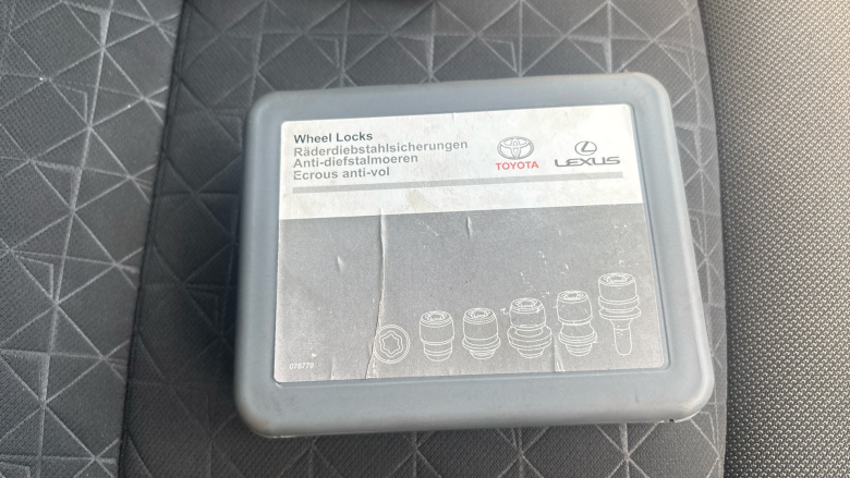 Toyota C-HR 1.8 Hybrid Design 5dr CVT Hybrid Hatchback